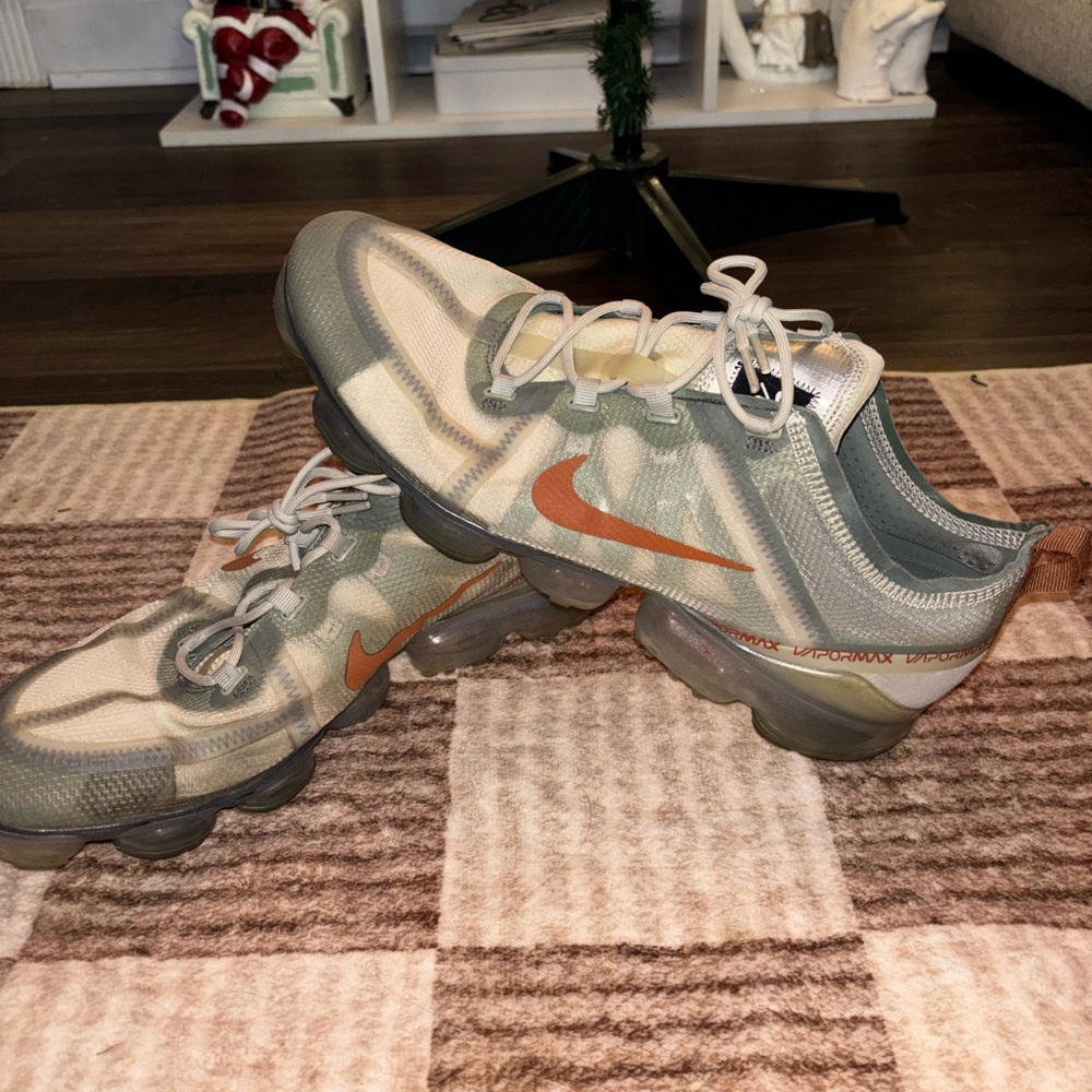 Nike Air VaporMax 2019
Vintage Lichen Dark Russet